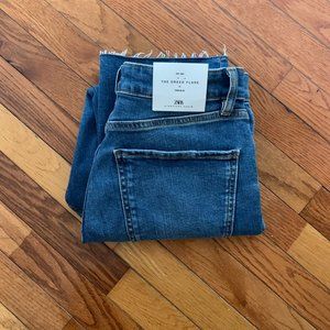 Selling a pair of brand-new Zara jeans